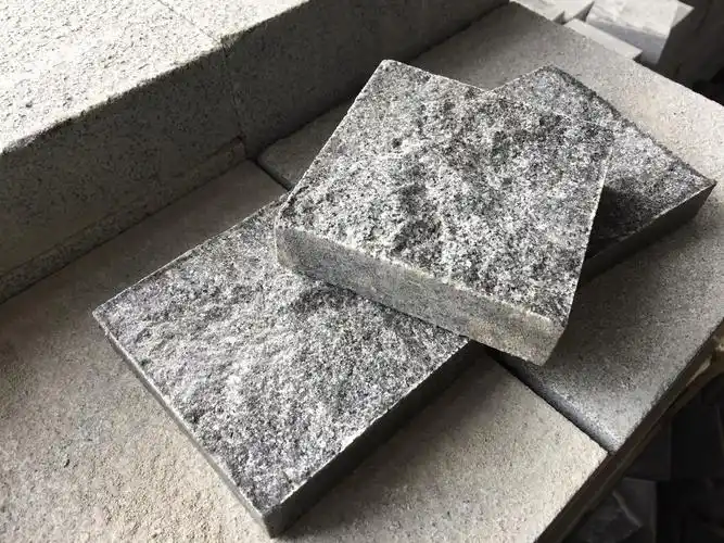 福建花岗石芝麻黑654自然面地铺石 景观步道石 人行步道石