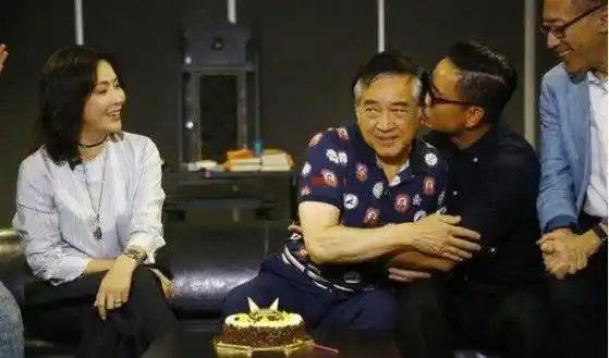 姜大卫尔冬升兄弟三代同堂新春团拜!