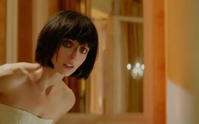 阿斗恐怖片死亡录像3丧尸袭击新娘用电锯劈开一条血路