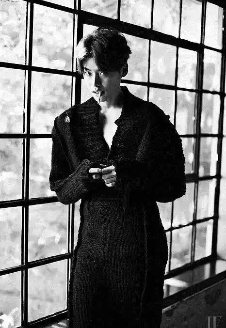 31岁韩剧扛把子李钟硕正式退伍,状态拉满仍是精神小伙_服务_电视剧