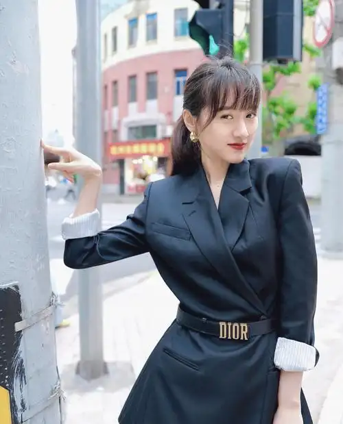 电脑壁纸 手机壁纸 明星图片 图片大全 头像图片 发型图片 袁冰妍相关