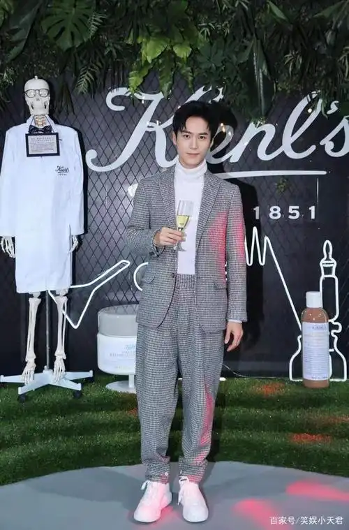茅子俊的穿搭,尽显帅气与绅士范,完美演绎温文尔雅的气质