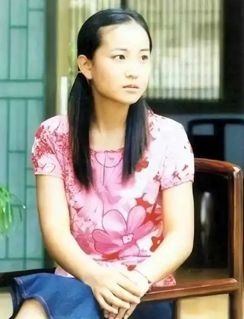 原创贾玲波浪卷和高马尾太美了2041岁颜值变化历经3个人生阶段