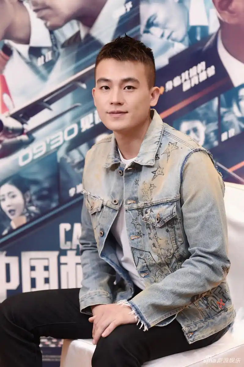 组图:新浪娱乐对话《中国机长》主演欧豪