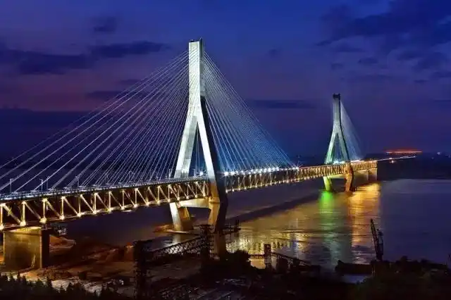 武汉天兴洲长江大桥,世界上最大的公铁两用桥苏通长江公路大桥,世界第