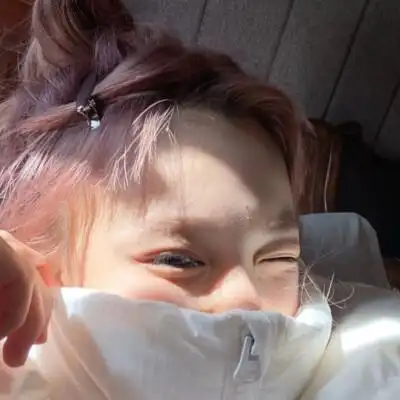 素颜比较真实的头像女高清照片