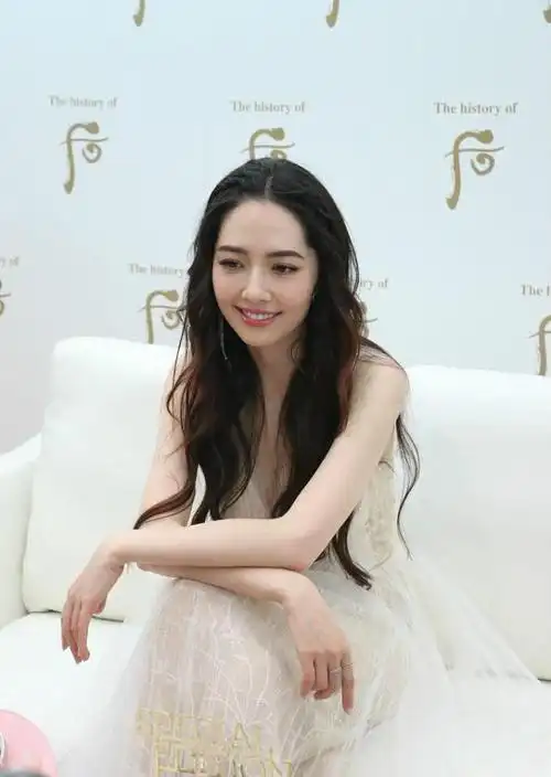 郭碧婷婚纱照高清图片