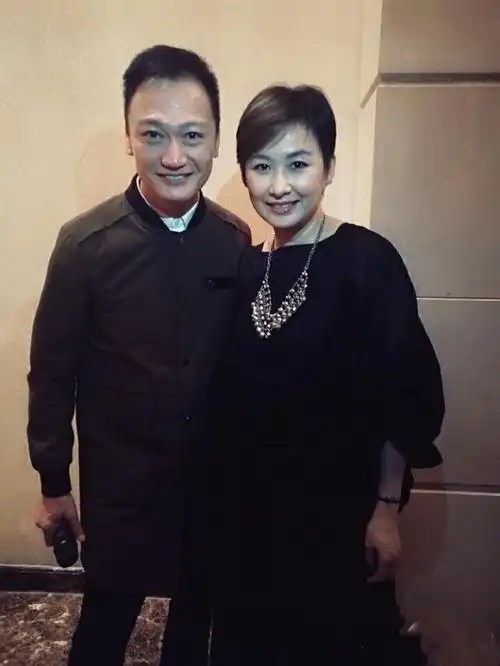 53岁陶大宇近况,离婚后8年内地捞金靠夜场秀,现在香港拍戏_老婆