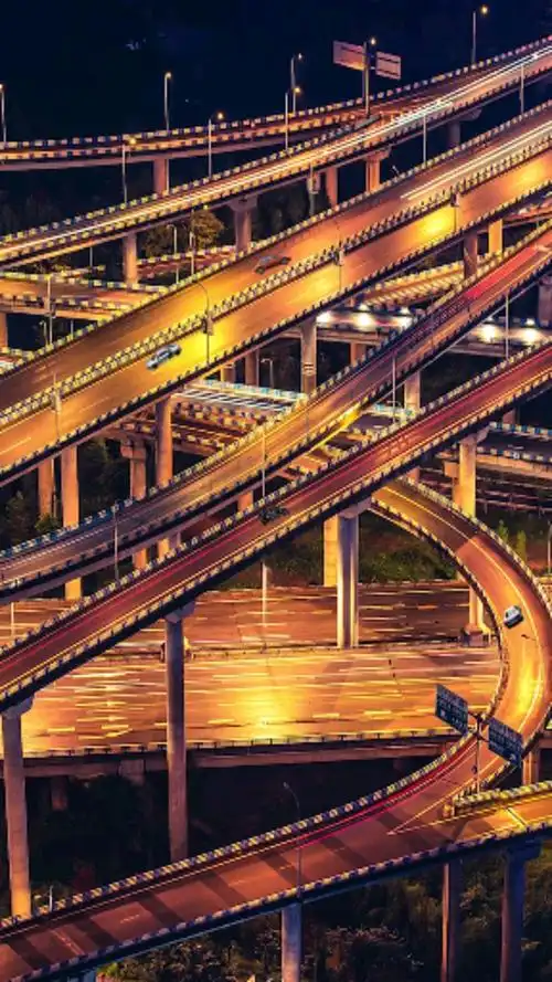 重庆盘龙立交桥,五层互通,37米高,相当于12层楼高度