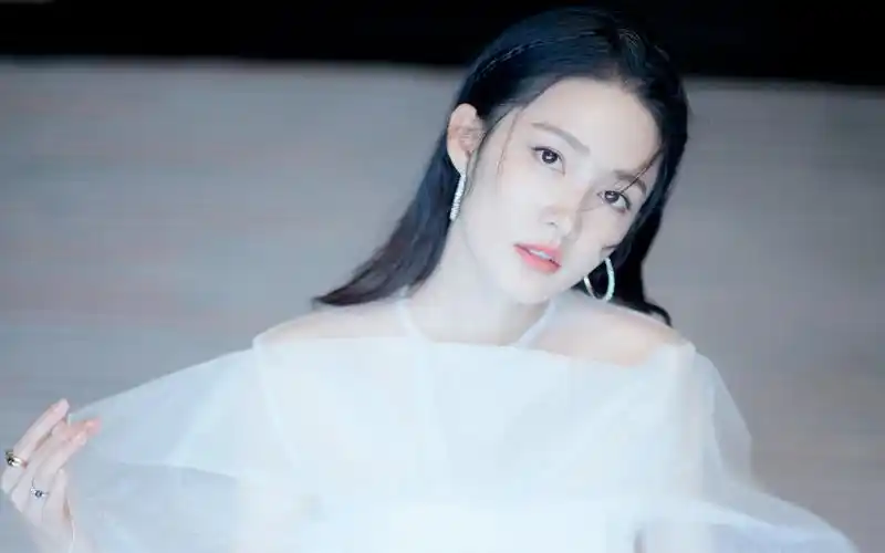 气质女孩李沁白裙仙气写真,大陆明星-回车桌面