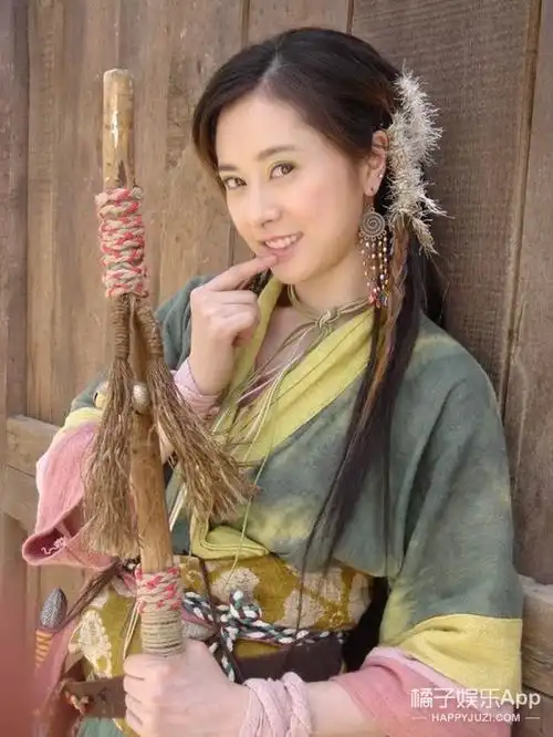 还记得少年方世玉中可爱的凌小小吗她现在长这样啦