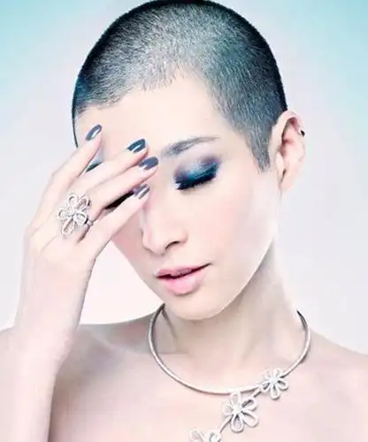 十二位女明星的光头照,你看好哪个?哪个最不能让人接受?