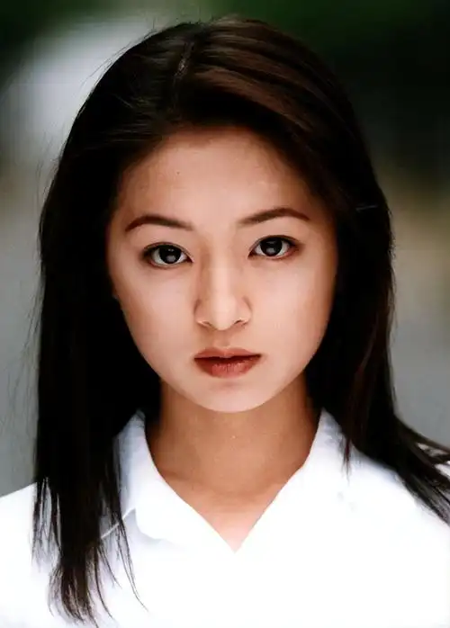 日本天后滨崎步疑似整容,嘴唇形状都变了-蘑菇号