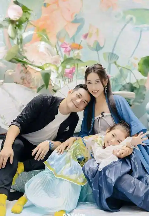 严屹宽5岁女儿国外险走丢 杜若溪寻回女儿泪流不止_家庭_故事_孩子