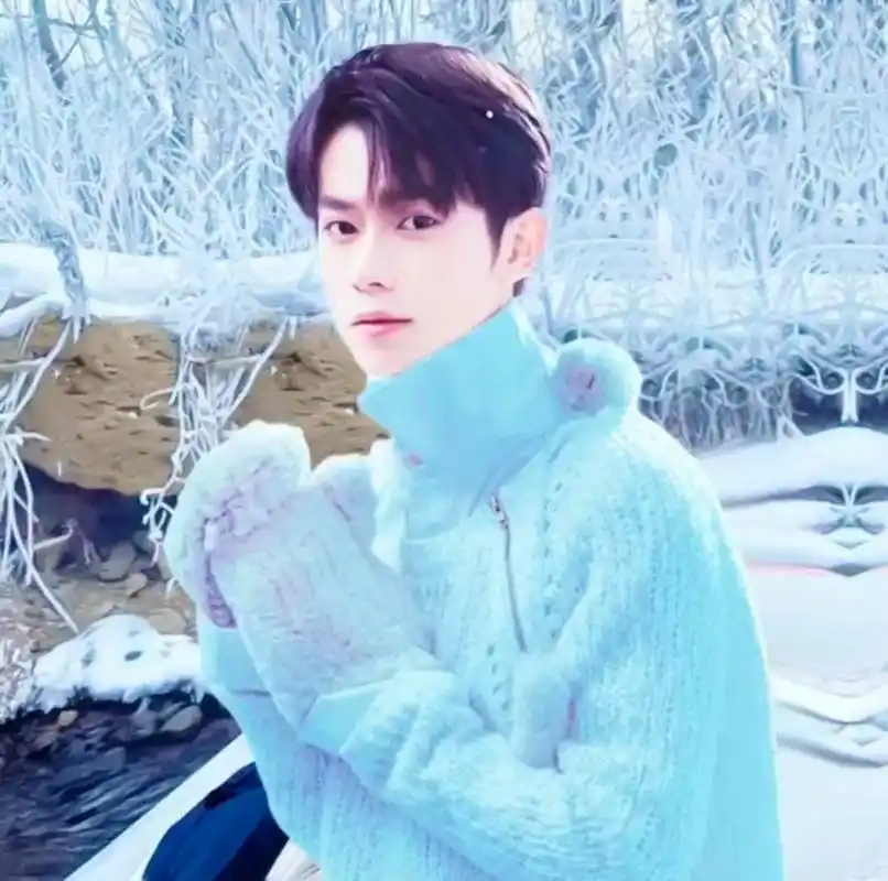 情侣头像《错位时空》 - 抖音