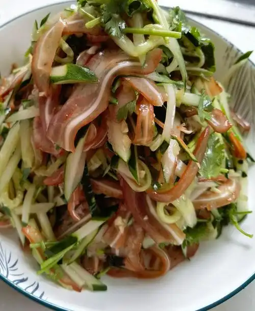 黄瓜拌猪耳的做法