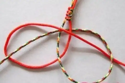 手链活结打法一拉收紧