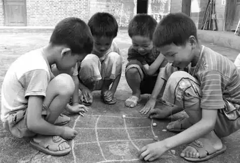 童年的老照片,看到第一张就受不了