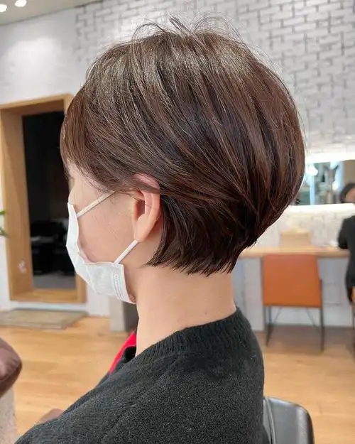 女人过了50岁,最火还是剪短发,利落时尚有气质