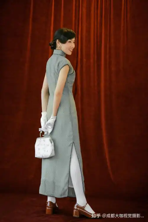 民国旗袍/photo by :daka近代旗袍时间流逝我们来到了近代旗袍的时期