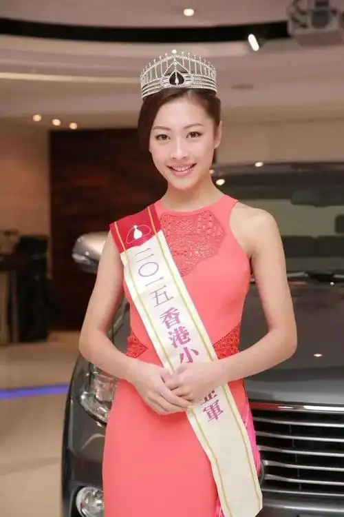 前港姐庞卓欣晒近况!穿女仆装大秀身材,出身富贵兼职做kol