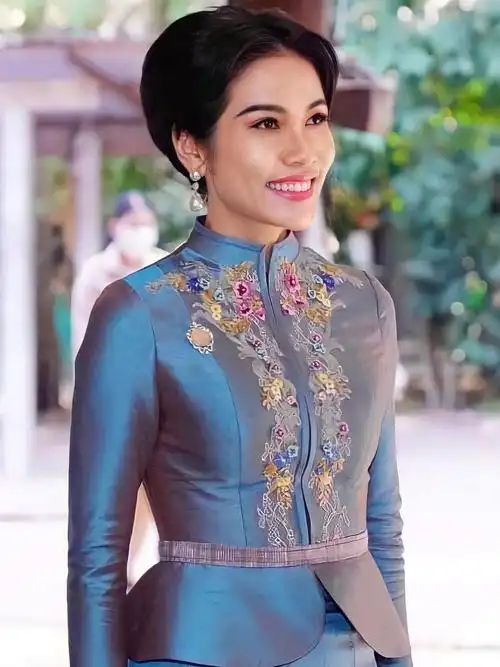 诗妮娜贵妃38岁生日却无人问津?曾和泰王穿情侣装庆生,如今失宠