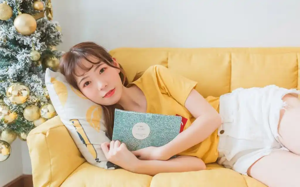 清纯甜美居家小姐姐,高清壁纸图片,可爱美女-回车桌面