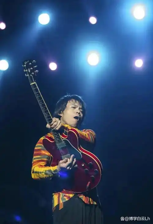 "你们都是25岁,为什么会听我的歌?"伍佰在郑州演唱会上的疑问