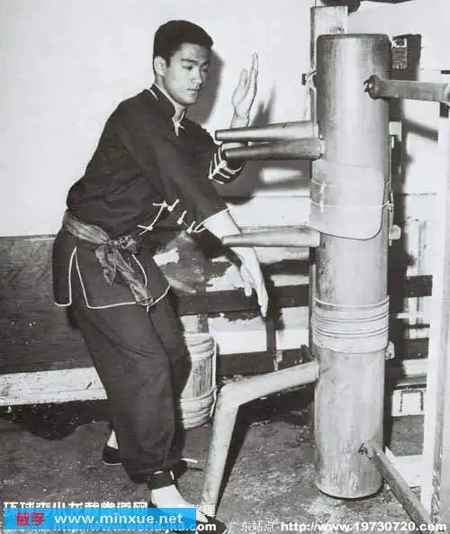 缅怀李小龙收录了他最经典的招牌动作