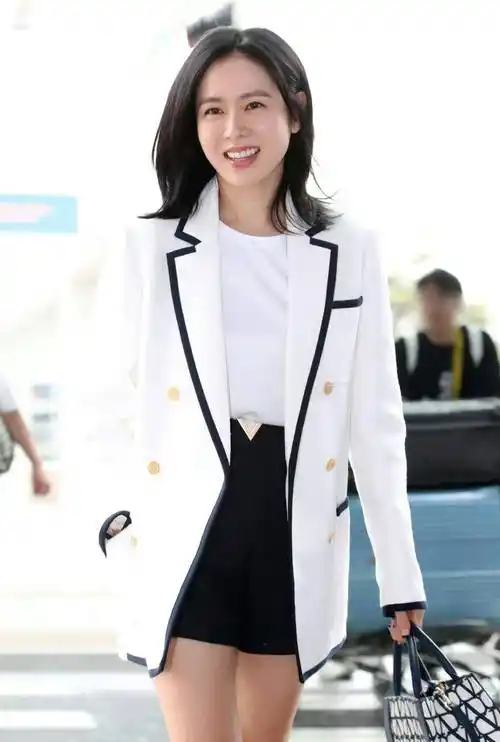 孙艺珍在巴黎看演唱会转身!