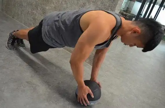 张涵予《老炮儿》造型贴肌肉 张家辉《激战》耗时9个月练肌肉