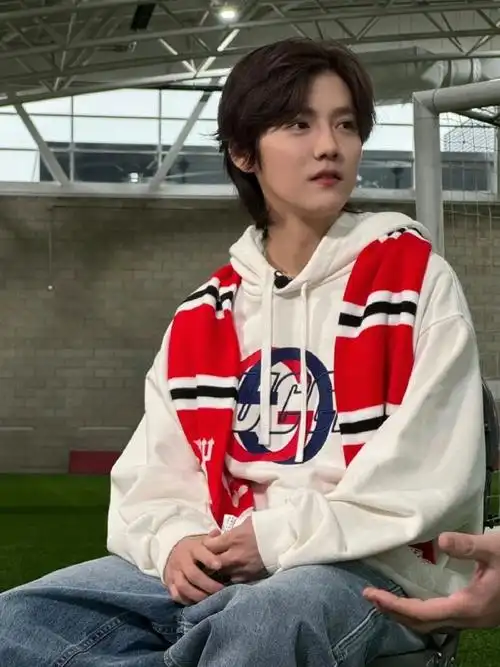 鹿晗像福娃#小鹿从小就是这样的～特别可爱 容易让人亲近的喜庆宝宝