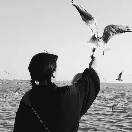 有故事感的女生头像