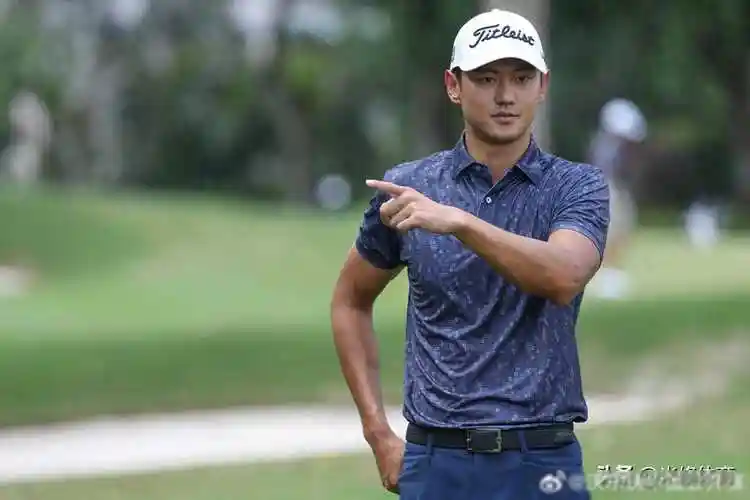 宁泽涛参加职业高尔夫赛偶遇奥运选拔赛,陷入短暂恍惚