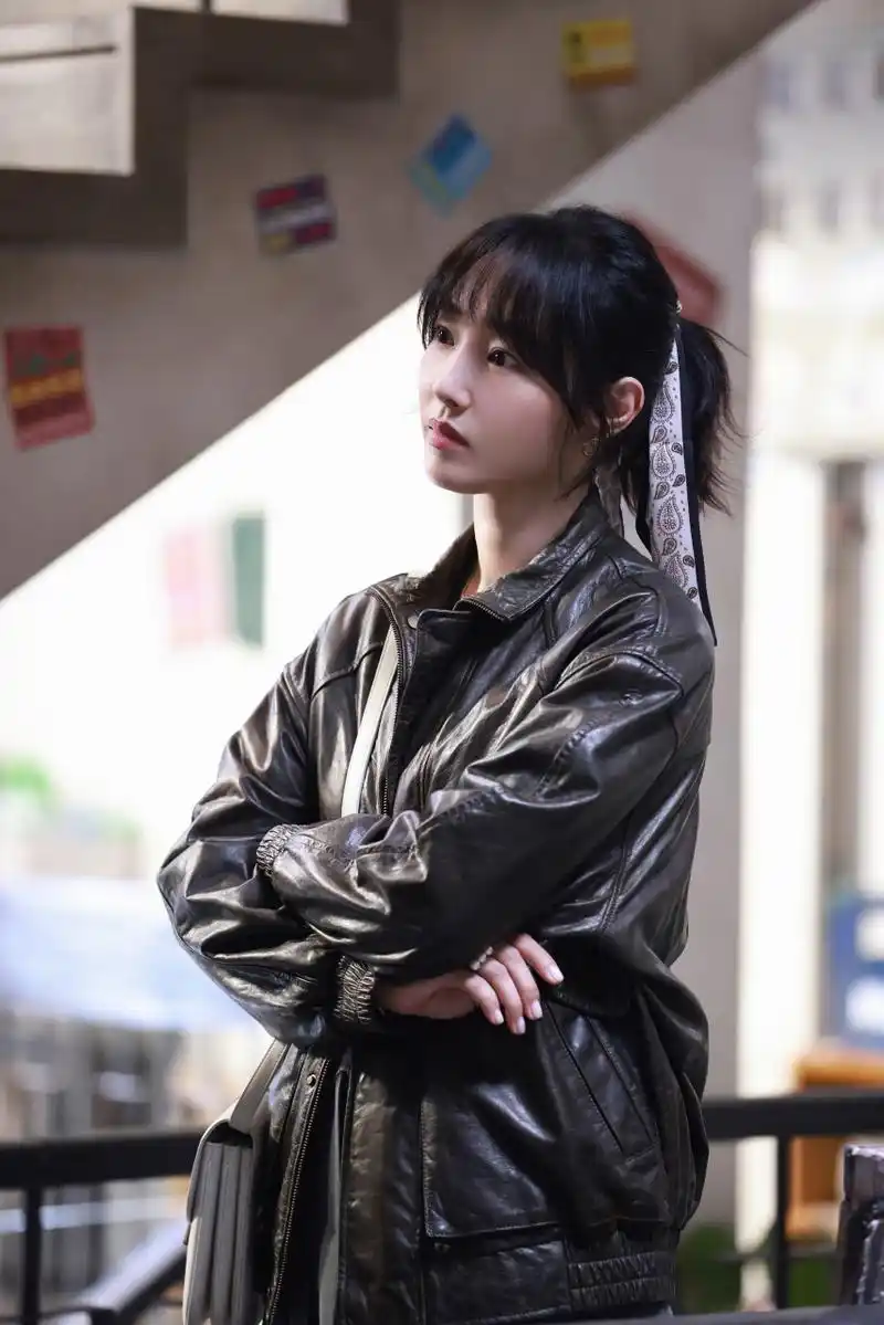 白百何 开工90 今日份简冰@白百何 剧照新鲜送达今晚19:30,锁定