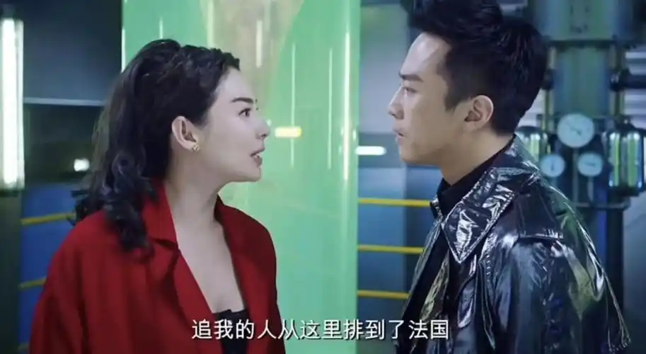 张雨绮晒百万钻戒镶两颗红宝石太贵重称一克拉以下碎钻不值钱