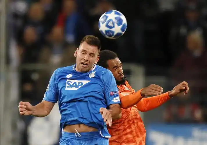 足球——欧冠联赛:霍芬海姆战平里昂