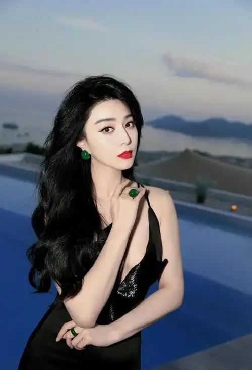 看着范冰冰在戛纳的8天,越来越大胆了|姚晨|红毯|张雨绮|周冬雨_网易