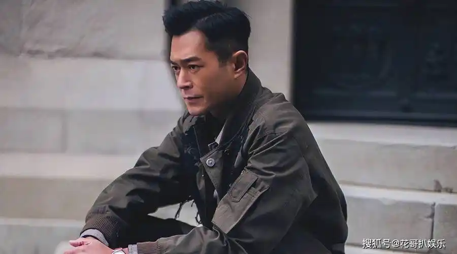 古天乐一张图片引发争议,嘴对嘴激烈地亲小女孩,被质疑有恋童癖