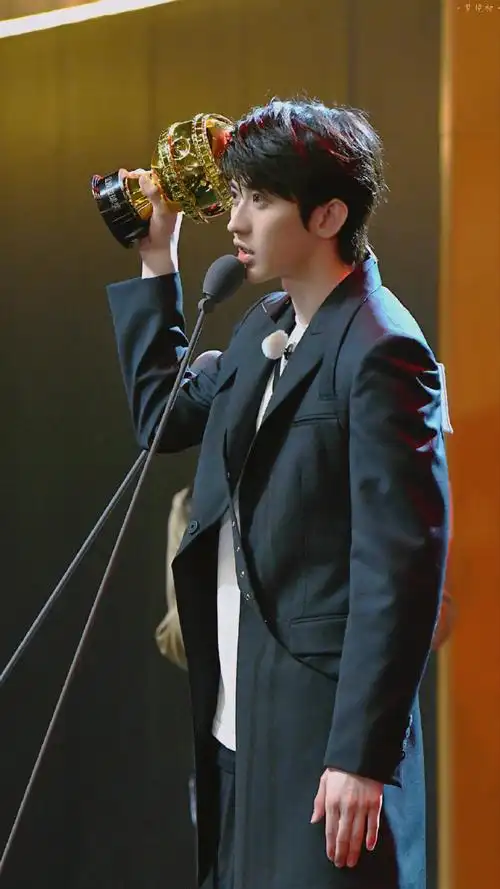 蔡徐坤##植村秀专业美发 蔡徐坤