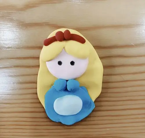 我用彩泥做了公主!太快乐了!