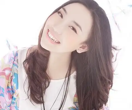 刘洺君演唱《花红花火》主题曲《醉爱》 受好评