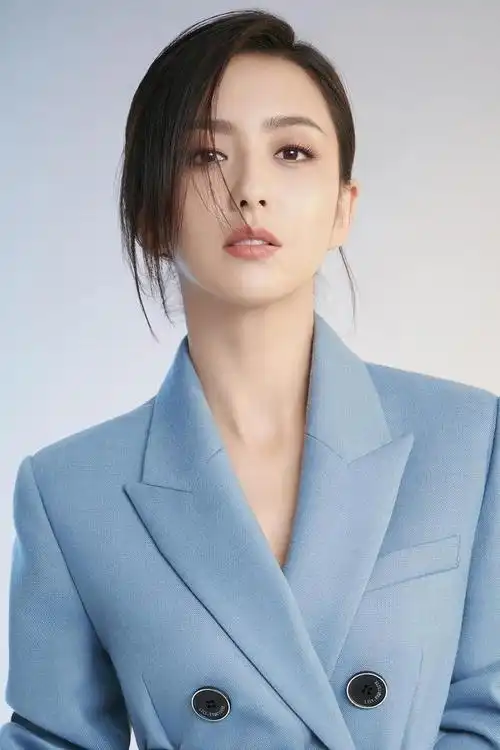 有些女星的真实颜值和镜头前的样子相差甚远,她们离开了化妆和美颜