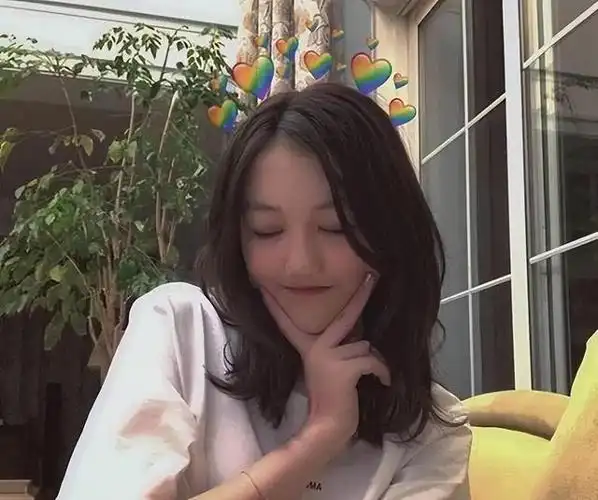 李嫣是一位天生具有音乐天赋的女孩,也拥有了母亲王菲的艺术天赋.