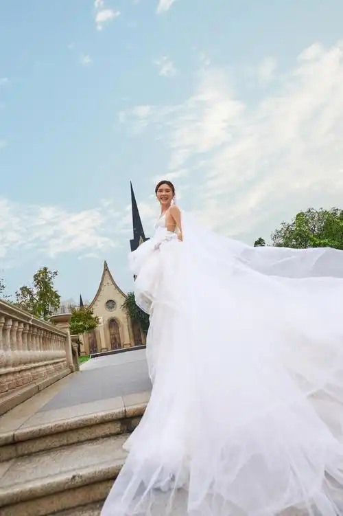 浪漫简约 22 0 作品集: 场景:[27区华南总部]风格:[简约欧式 ] 世界