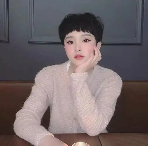 很多女星相继留起了一款清爽的"锅盖头"短发,你不心动吗?