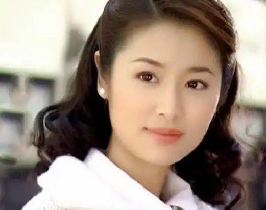 刚在某音上重温了几集半生缘百看不厌我感觉顾曼桢是林心如扮相最好看