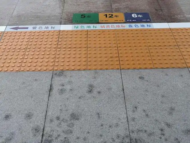 为何高铁站地标颜色是蓝黄绿而不是红绿蓝呢