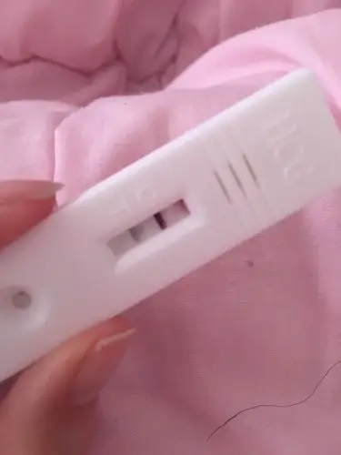 试纸第二条特别浅,一会变成蓝色,是怀孕了了?