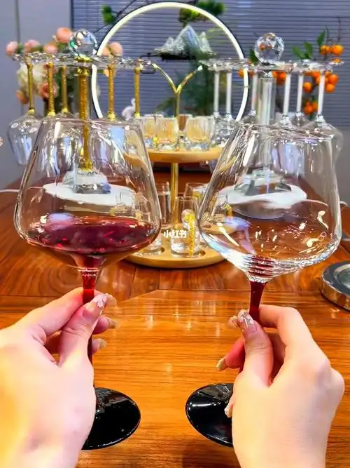 黑领结勃艮第红酒杯,奢华大气,家用太合适了吧#酒杯  #红酒杯 #喝酒